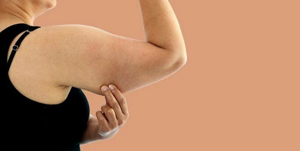 Toning Bingo Wings: Your Ultimate Guide to Sculpting Sleek Arms at the Gym 1 Woman doing push-ups for arm strength Wellingborough